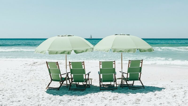 Beach Umbrella vs. Sun Shade: Making the Right Choice for Sun Protection