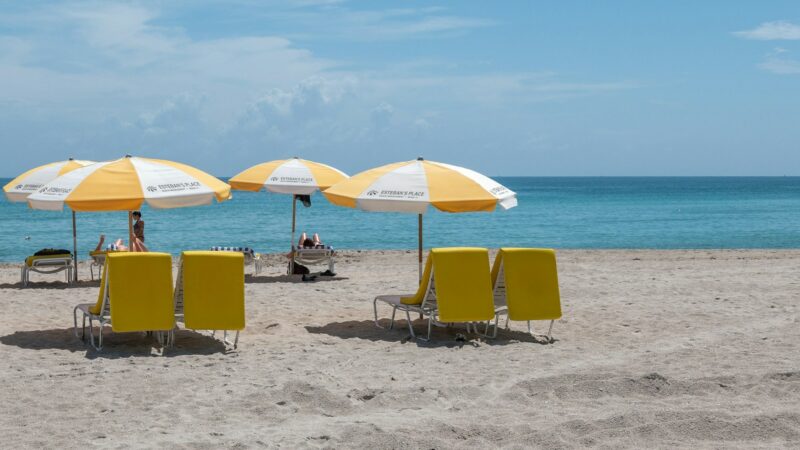 How to Customize Beach Umbrellas to Promote Your Brand?