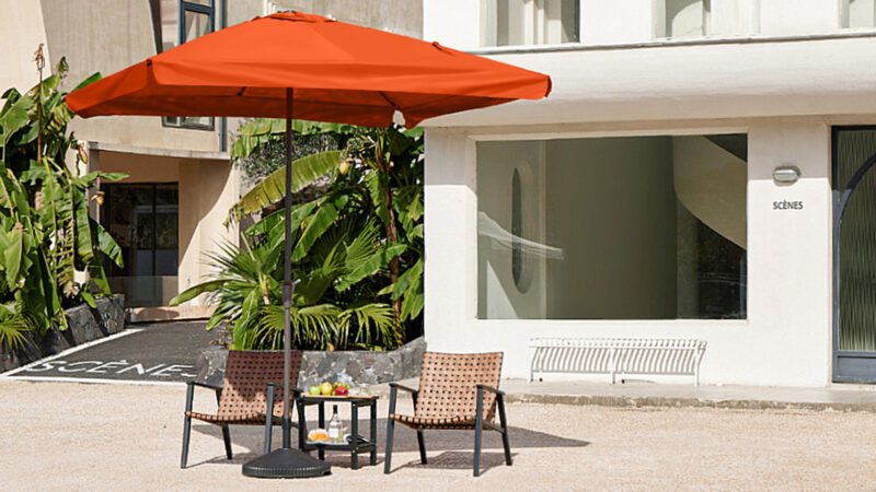 What Is the Best Way to Dry Off a Patio Umbrella Inside?